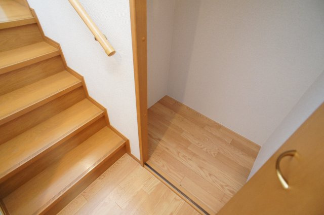 【収納】 | ビューテラスダイキ | 階段のところにも収納スペースがあります