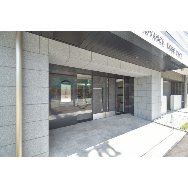 神戸市長田区二番町３丁目の賃貸マンションのエントランス