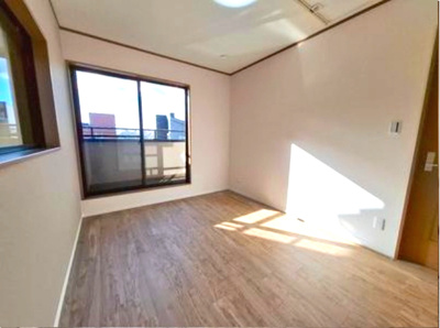 【洋室】 | 堺市中区福田　中古戸建 | 両面バルコニーも備わり、開放的な住まい。内覧をご希望の際はお気軽にお電話ください！