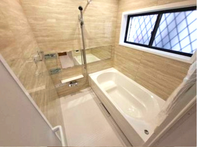 【浴室】 | 堺市中区福田　中古戸建 | ナチュラルな木目に癒される一坪サイズのバスルーム！浴室乾燥機付なので雨の日のお洗濯も安心です。