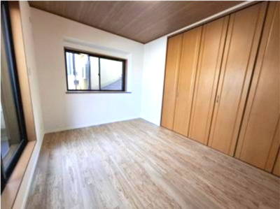 【洋室】 | 堺市中区福田　中古戸建 | 2階洋室は全居室6帖以上+二面採光でプライベートタイムもゆったり快適にお過ごしいただけます。