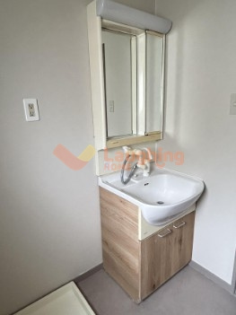 トランプの洗面所|忙しい朝には欠かせない洗面所です