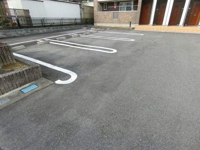 カルム・アルモニーＢの駐車場