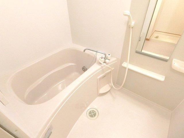 カルム・アルモニーＢの浴室