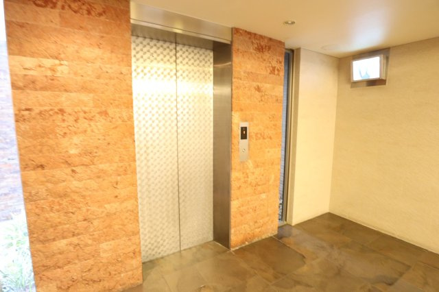 クレアート新大阪セレニティのロビー