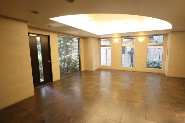 クレアート新大阪セレニティのロビー