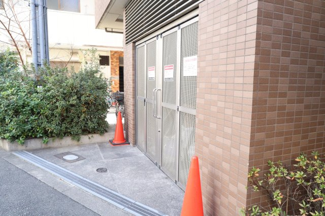 クレアート新大阪セレニティのエントランス