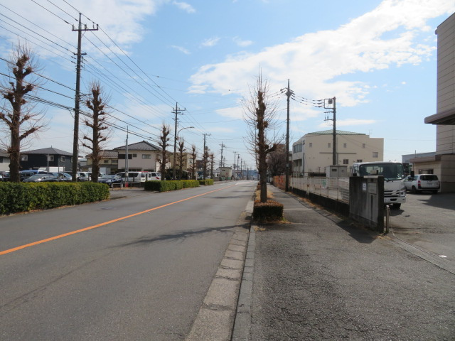 入間市宮寺の倉庫の周辺