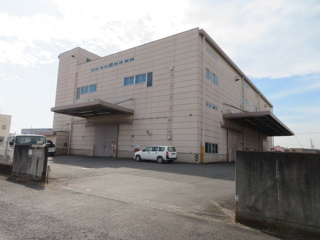 入間市宮寺の倉庫の外観