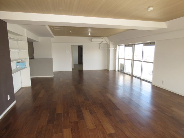 川越フラワーホームの居間・リビング