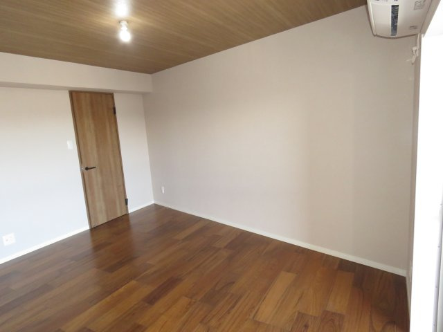 川越フラワーホームの洋室