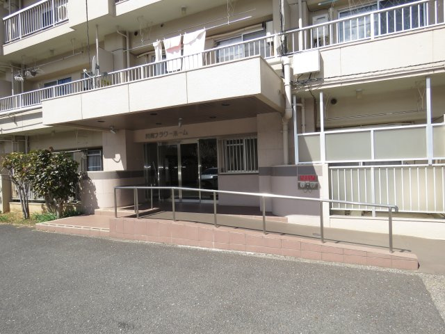 川越フラワーホームのエントランス