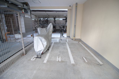 【その他共用部分】 | クローバー・グランデ昭和町 | バイク置場