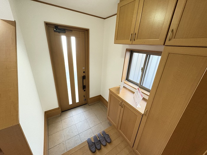 中古戸建　一宮市丹陽町外崎　平成20年築の玄関