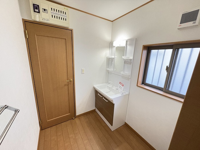 中古戸建　一宮市丹陽町外崎　平成20年築の独立洗面台