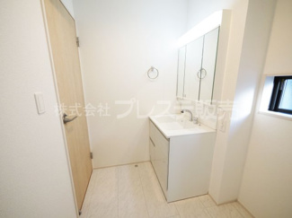 【洗面所】 | 現地写真（１号地洗面）シャワー付き洗面化粧台