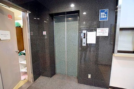 新大阪南方ビルのその他共用部分|エレベーターです