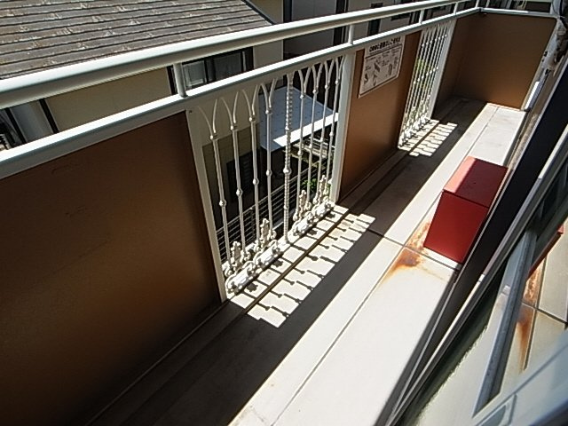 神戸市須磨区北落合４丁目のアパートのバルコニー