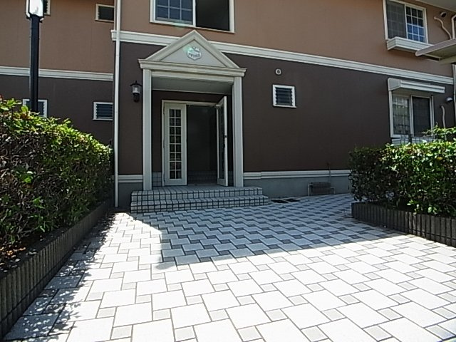 神戸市須磨区北落合４丁目のアパートのエントランス