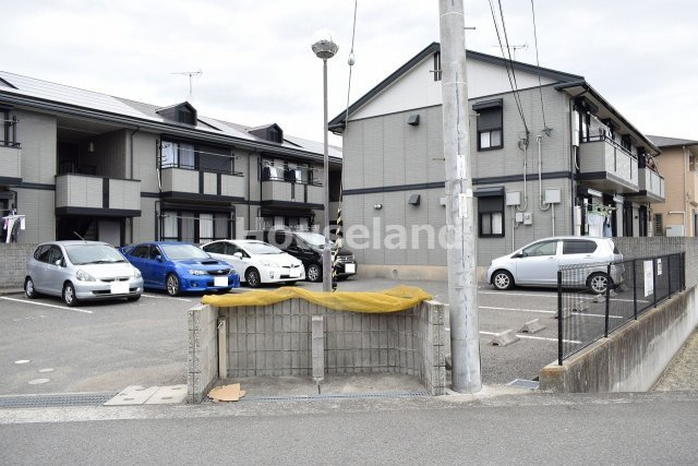 グレースＫＯＡ 1-5の駐車場