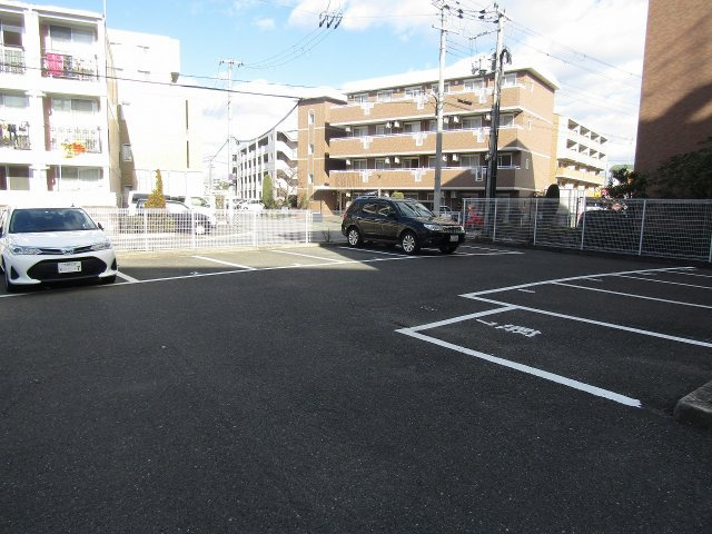 ドマーニの駐車場