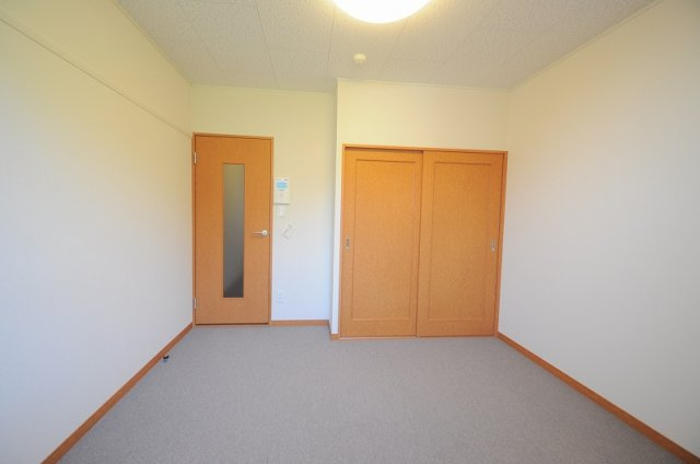 神戸市須磨区一ノ谷町２丁目のアパートの寝室