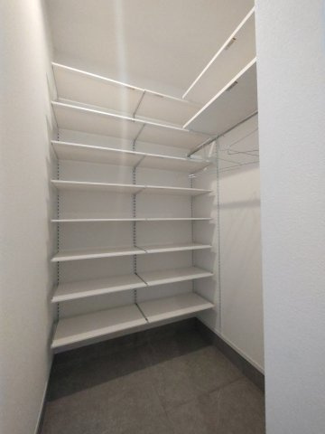 鳥取大通6丁目　高気密・高断熱・高気密住宅【手数料かかりません♪】の収納|シューズクローク