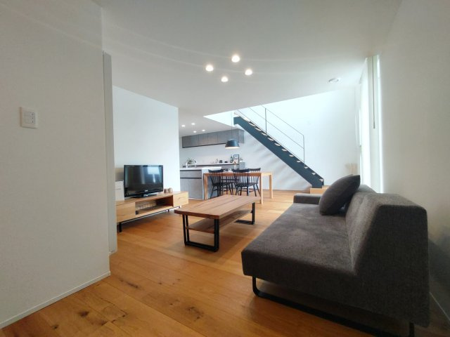 鳥取大通6丁目　高気密・高断熱・高気密住宅【手数料かかりません♪】の居間・リビング|家具も付いてきます！