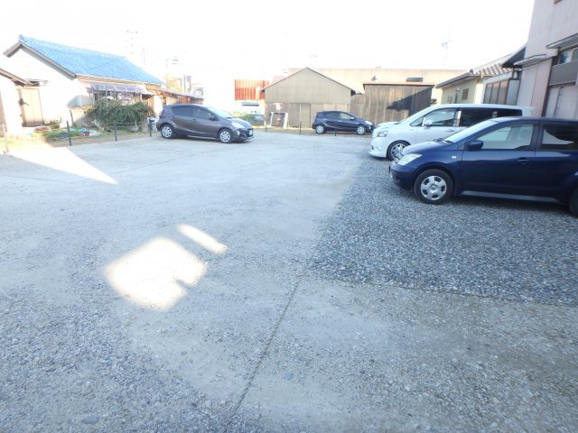 アーバンフジの駐車場