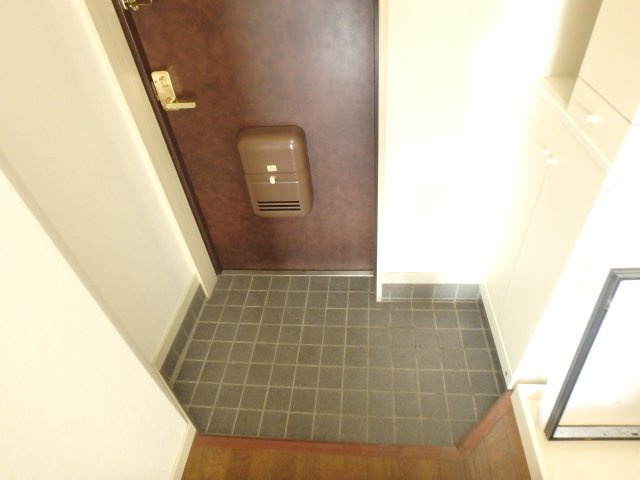 アーバンフジの玄関|別部屋同間取りのお写真となります。参考にご覧くださいませ。