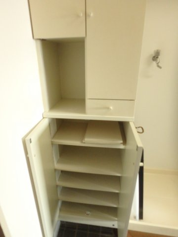 アーバンフジの収納|別部屋同間取りのお写真となります。参考にご覧くださいませ。