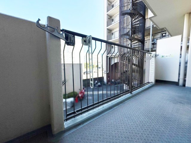 サニーハイツ塔南　2階のバルコニー