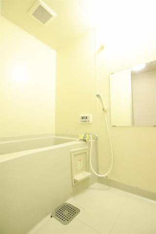 トロイメライIの浴室|日々の疲れを癒すお風呂付です