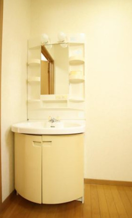 トロイメライIの洗面所|明るい洗面所です