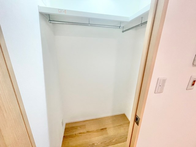 【収納】 | 吹田ロイヤルマンション | 物件購入の段取りを知りたいお客様には、「ご検討からご契約までの一連の流れ」をご説明させて頂きます。初めて物件購入を検討された方は、ぜひご参考になさって下さい。