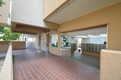 【その他共用部分】 | 吹田ロイヤルマンション | 現在ご返済中のカーローン・カードローン・教育ローンなどを住宅ローンに一本化したり、家具家電購入費用・引越し費用を住宅ローンと組み合わせるなど、お客さまにメリットの多い住宅ローンのご提案が可能です。