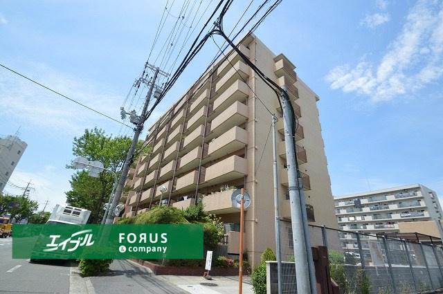 【外観】 | 吹田ロイヤルマンション | 物件を比較検討したいお客様には、「物件比較見学プラン」をご用意しております。こちらの物件だけでなく、お客様の希望に沿った物件を、いくつかまとめてご案内させて頂きます。