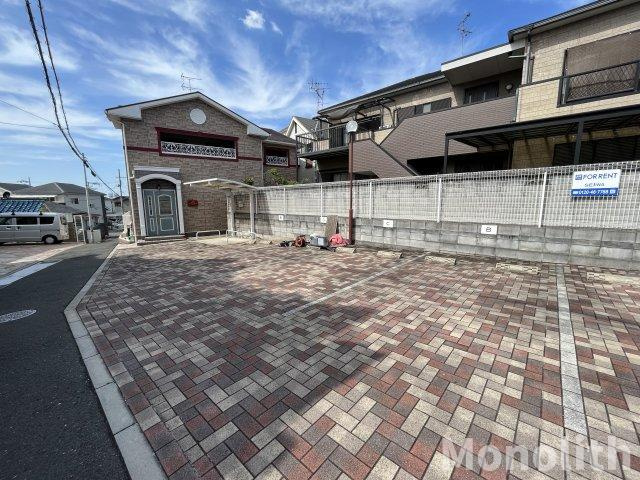 ローズベルの駐車場