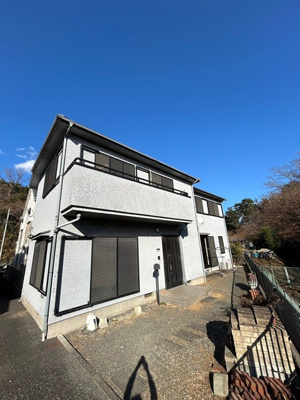 【外観】 | 名瀬町貸家 | アップライトピアノOK♪南向きの一戸建てです☆相鉄いずみ野線「緑園都市」駅まで徒歩圏内！通勤通学はもちろん、お買い物やお出かけにもGood☆