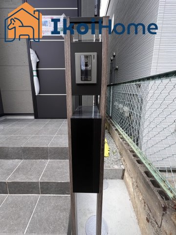 明石市魚住町西岡　新築のエントランス|●年中無休：当日予約可●　シックでシンプルなインターホンは外観ととても合います。