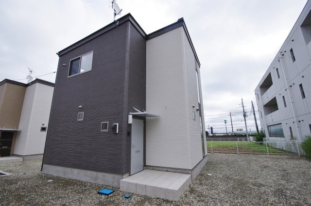 【外観】 | イメージ　他のエリアに建つ同等物件です。