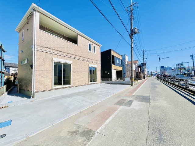 高崎市芝塚町の前面道路含む現地写真|車の通りも少ないので、駐車が苦手な方にもおススメです♪