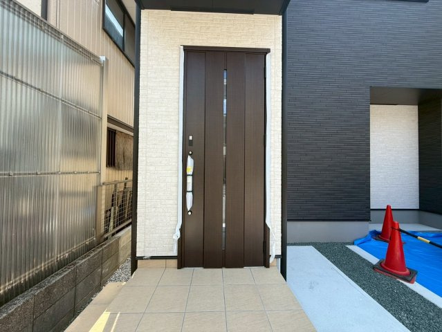 高知市大谷公園町2期1棟の玄関