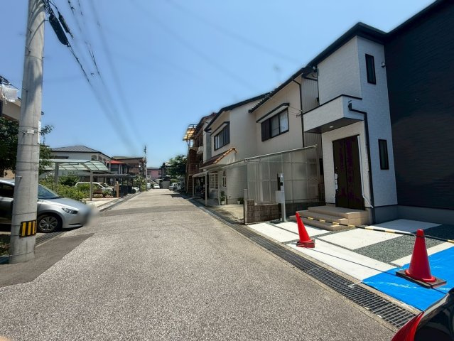 高知市大谷公園町2期1棟の前面道路含む現地写真