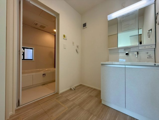 高知市大谷公園町2期1棟の独立洗面台