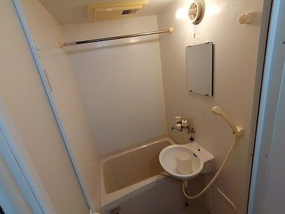 レオパレスジュノス芦屋の浴室|日々の暮らしに欠かせないお風呂です