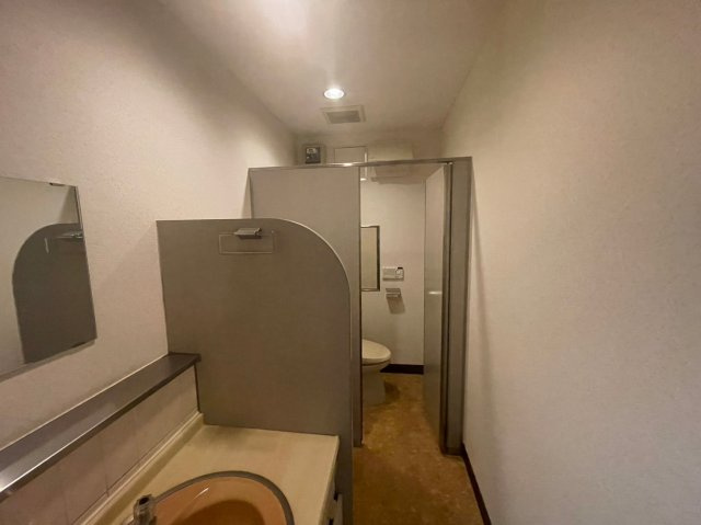 みなと元町ビルのトイレ|シンプルで使いやすいトイレです