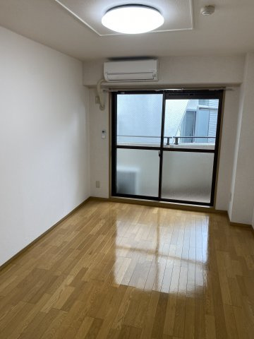 北野ハウスの居間・リビング|ゆったり過ごせるリビングです