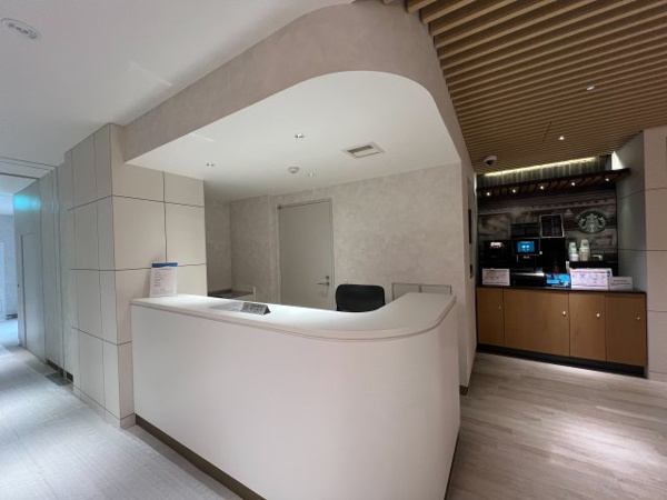 【受付】 | 【受付】多様なサービスに対応するコンシェルジュカウンター！