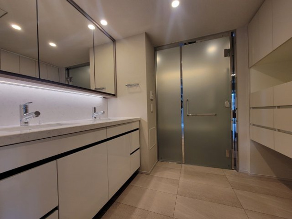 【設備】 | 【洗面室】広々とした洗面室！洗面室収納付き♪